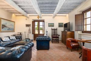 A seating area at Villa San Michele by PosarelliVillas
