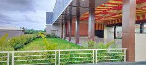 Taman di luar Hotel Laxmi Elite Karad
