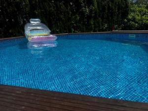 a plastic bottle is sitting in a swimming pool at Can Resiu in Serinyà