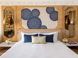 Postel nebo postele na pokoji v ubytování Fairmont Tazi Palace Tangier