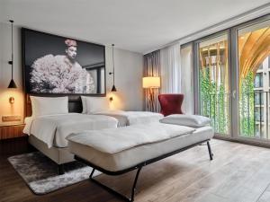 Radisson Collection Hotel, Berlin客房内的一张或多张床位