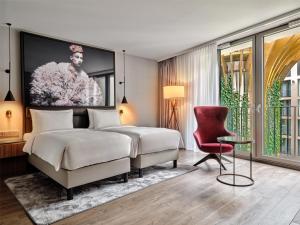 Radisson Collection Hotel, Berlin客房内的一张或多张床位