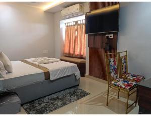 Postel nebo postele na pokoji v ubytování Hotel sai deogar
