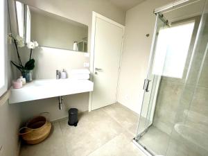 a bathroom with a sink and a shower at Villa Nina in Lagosanto