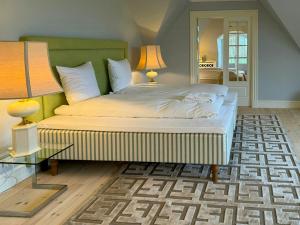 Llit o llits en una habitació de Manor House Overlooking Fields And Garden