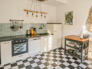 Dapur atau dapur kecil di Experience Original Nature In The Stewards House +15 gambar