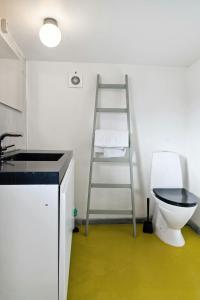 Imagine din galeria proprietății Enjoy The Sunset In Mosely With Private Beach în Harpelunde +25 fotografii