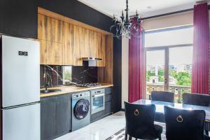 Η κουζίνα ή μικρή κουζίνα στο 29 Modern and luxury apartment in CENTER-1