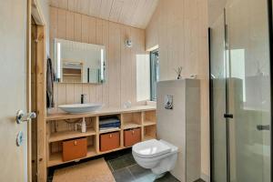 Ένα μπάνιο στο Modern Cabin In Harmony With Nature +25 φωτογραφίες