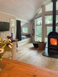 TV/trung tâm giải trí tại Virksund Home With Grounds And Hot Tub