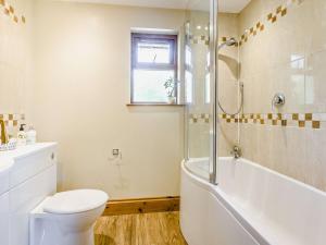 Ένα μπάνιο στο 2 Bed in South Molton ISLVI +22 φωτογραφίες