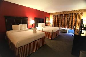 Postel nebo postele na pokoji v ubytování Hotel DSR Tark Plaza Near IGI Airport Delhi
