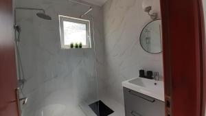 Kúpeľňa v ubytovaní Villa Irene, Lindos 10 mins