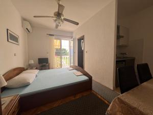 Postel nebo postele na pokoji v ubytování Apartments Vuksan + 29 fotografií