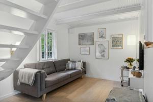 Et opholdsområde på Forest House Near Ahl Beach