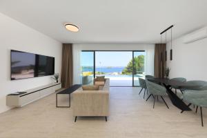 a living room with a tv and a couch and a table at Cloud 9 D3 in Tkon