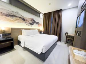 Postel nebo postele na pokoji v ubytování Oria Hotel Jakarta + 19 fotografií