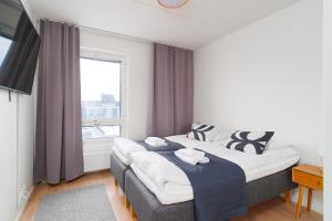 Ένα ή περισσότερα κρεβάτια σε δωμάτιο στο Lutakko Sky Sauna, Free parking, Balcony view Rahulihomes