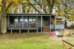 Gallery image of Cozy Wooden House By The Lake in Falkensee