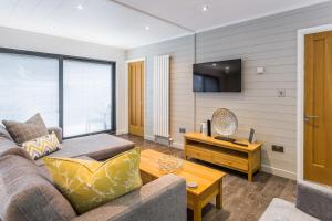 TV a/nebo společenská místnost v ubytování Auchrannie Resort