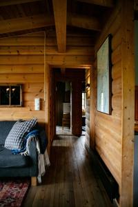 Χώρος καθιστικού στο Charming And Cozy Timber Cabin In Sirdal