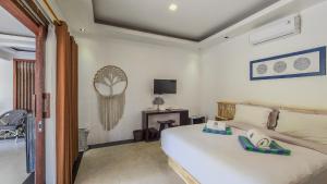 Postel nebo postele na pokoji v ubytování Kies Villas Lombok