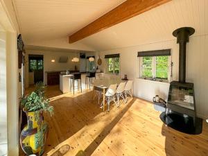 Kuchyň nebo kuchyňský kout v ubytování Family Friendly Holiday Home Near Lammefjorden