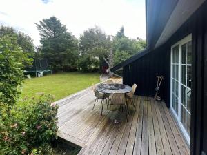 Fotografie z fotogalerie ubytování Cozy Summer House Near Beach And Town v destinaci Sondervig + 12 fotografií