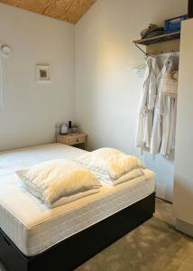 Giường trong phòng chung tại Panoramic Views For Luxury Outdoor Life Bornholm