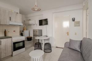 Η κουζίνα ή μικρή κουζίνα στο Blue Lemon Hideaway +3 φωτογραφίες