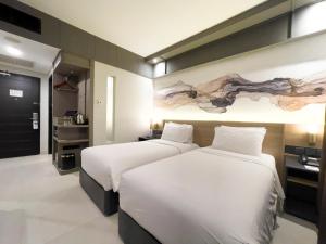 Postel nebo postele na pokoji v ubytování Oria Hotel Jakarta