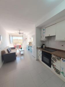 A kitchen or kitchenette at Alquilaencanarias-Medano, Cabezo beach, sea views!