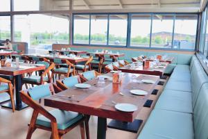 Restoran atau tempat lain untuk makan di Hotel Laxmi Elite Karad