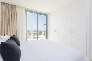 Posteľ alebo postele v izbe v ubytovaní Luxury Penthouse Large Terrace OR79 by AORA STAY