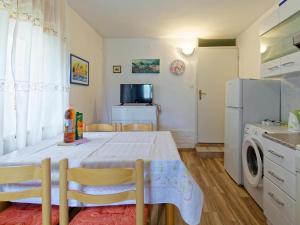 Kuchyň nebo kuchyňský kout v ubytování Apartments Sunce
