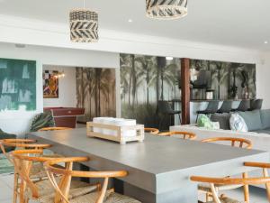 Posezení v ubytování Dream Beach House with Pool & Ocean Access