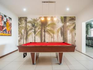 Biliár nebo kulečník v ubytování Dream Beach House with Pool & Ocean Access