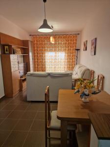 a living room with a table and a couch at apartamento los montes in Ruidera
