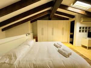 A bed or beds in a room at Duplex al lado de los Jardines del Turia