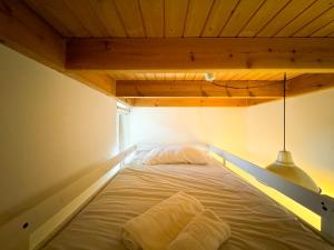 A bed or beds in a room at Duplex al lado de los Jardines del Turia