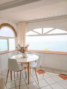 Φωτογραφία από το άλμπουμ του Charming Townhouse in El Faro, Spain, Studding Sea View & Community Pool σε Fuengirola