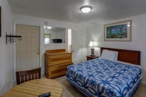 Postel nebo postele na pokoji v ubytování Green Seas Motel + 37 fotografií
