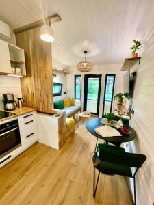 Kuchyň nebo kuchyňský kout v ubytování Tinyhaus Josie von Tinyhaus Steinhude