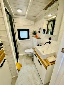 Koupelna v ubytování Tinyhaus Josie von Tinyhaus Steinhude
