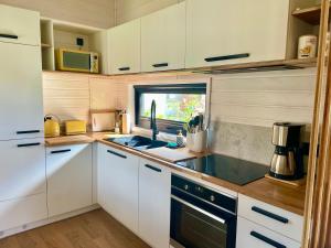 Kuchyň nebo kuchyňský kout v ubytování Tinyhaus Josie von Tinyhaus Steinhude