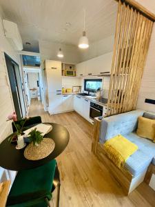 Kuchyň nebo kuchyňský kout v ubytování Tinyhaus Josie von Tinyhaus Steinhude