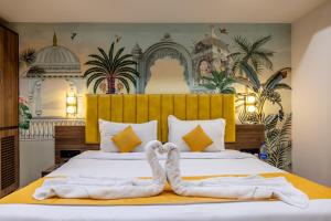 Postel nebo postele na pokoji v ubytování Hotel Classique, Rajkot