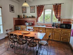 Kuchyň nebo kuchyňský kout v ubytování Bastide Clementine