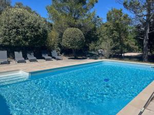 Bazén v ubytování Bastide Clementine nebo v jeho okolí