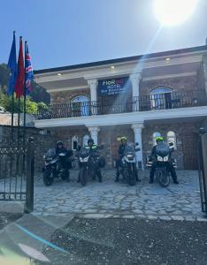 Fotografie z fotogalerie ubytování Flored Hotel v destinaci Radomirë
